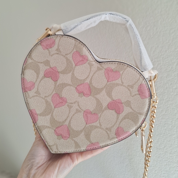 NWT Coach Heart Crossbody In Signature Canvas With Heart Print Light Khaki Chalk - Picture 3 of 10